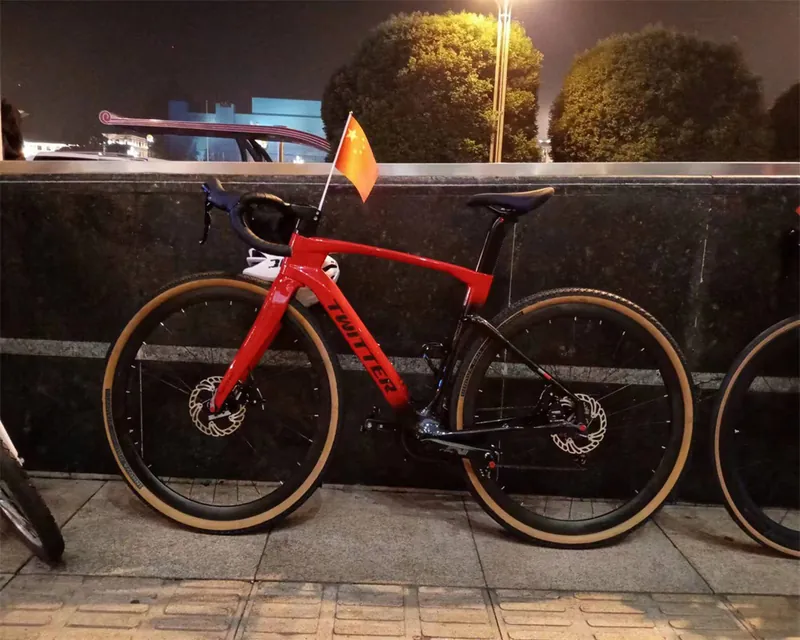 Mountain Bike TWITTER Holographic — 700c wheels