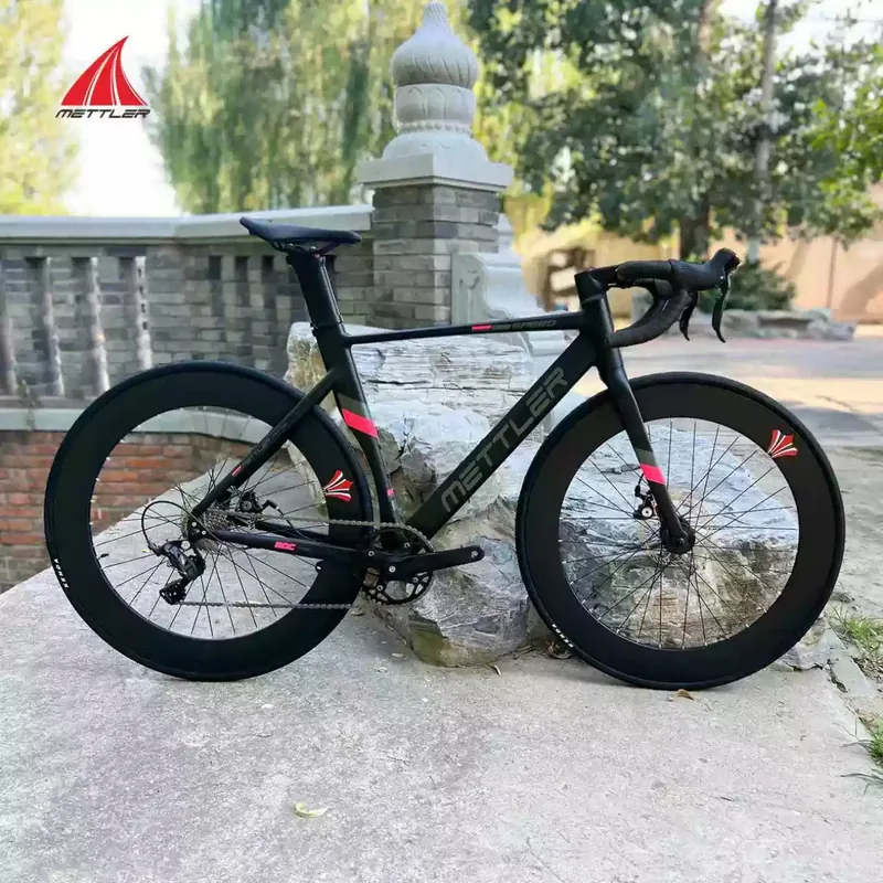 Road Bike — 700c wheels, aluminium frame