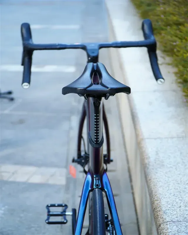 Road Bike TWITTER R10proRS-22 — carbon fibre frame